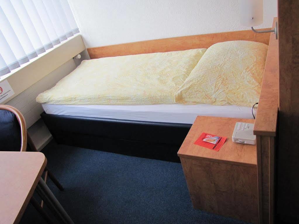 Budget Motel Self Check-In Dällikon Exterior photo